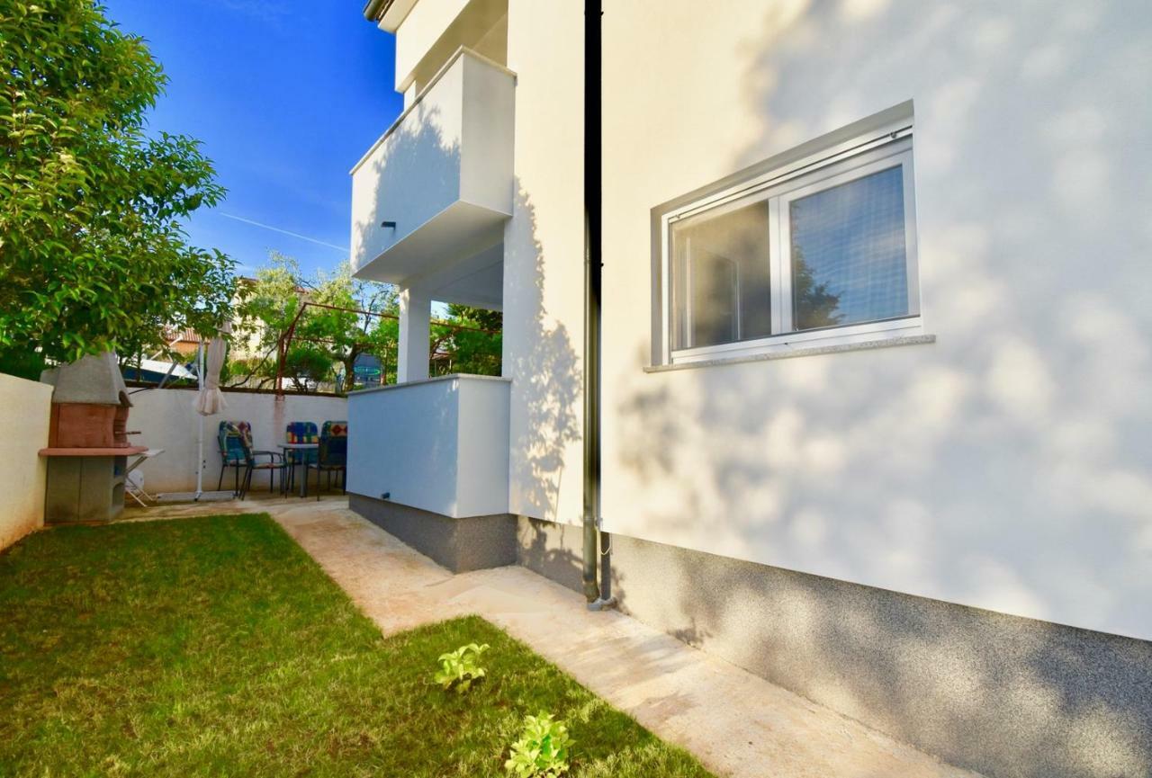 Apartments Mira Pula Exterior foto